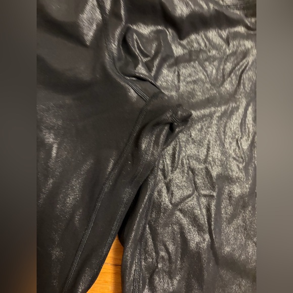 Lululemon Black Shiny High-Rise Leggings - Picture 3 of 3